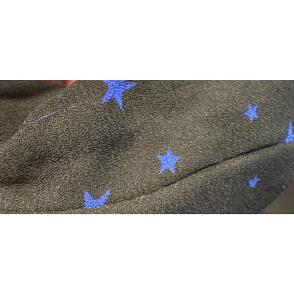 Torrid Georgette Cold Shoulder Blouse Women’s Size 1 1X Black Blue Star Print - Picture 12 of 12